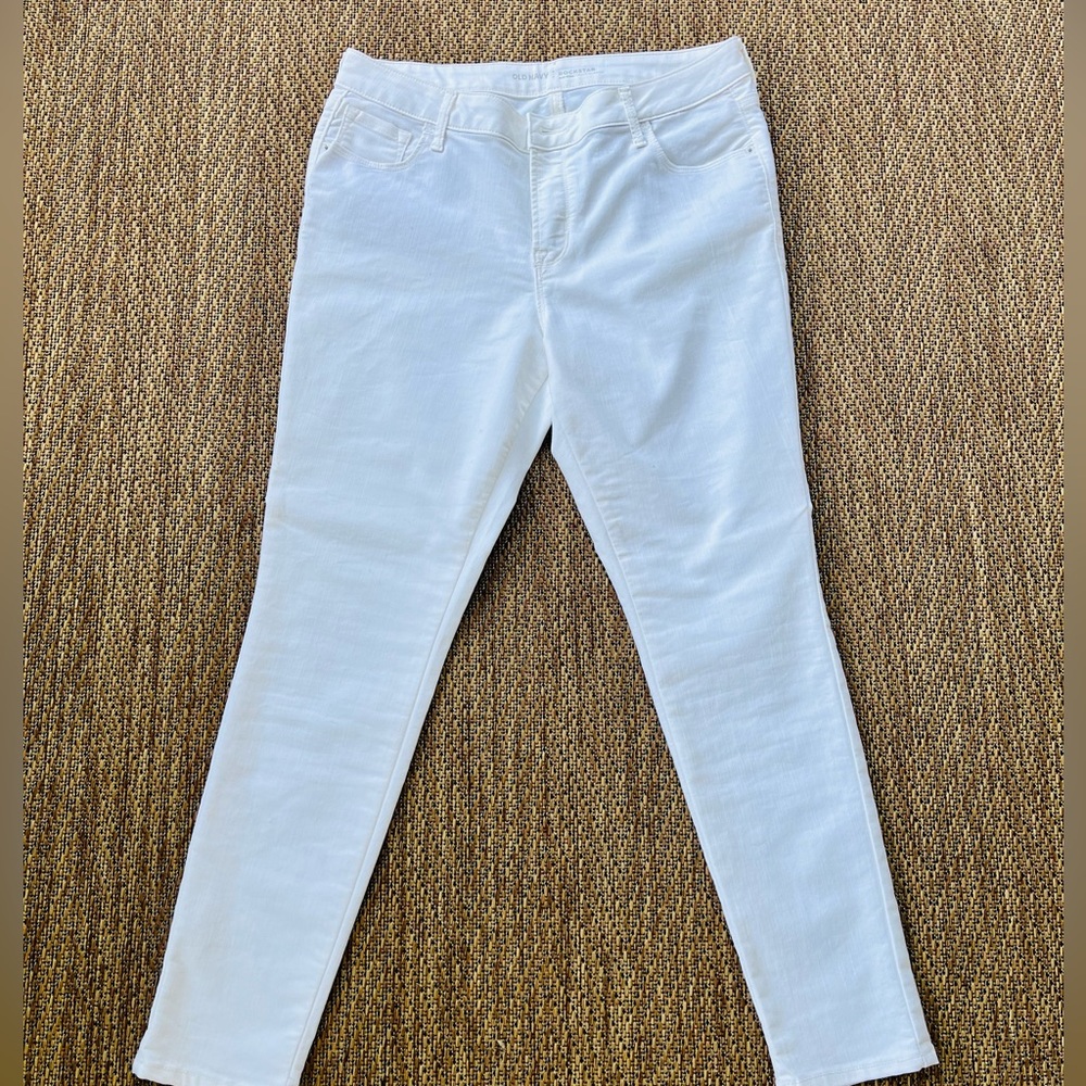 Woman’s Old Navy Rockstar jeans 14R